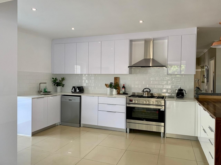 White glossy kitchen cupboards Glossy kitchen cupboards