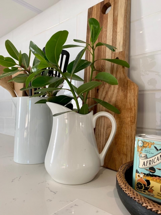 94a22988-842a-487c-97ab-298fbb27715e Kitchen white vase