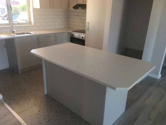 ce0c51fc-197e-483a-801e-d306fe078c86 Centre Island in Kitchen